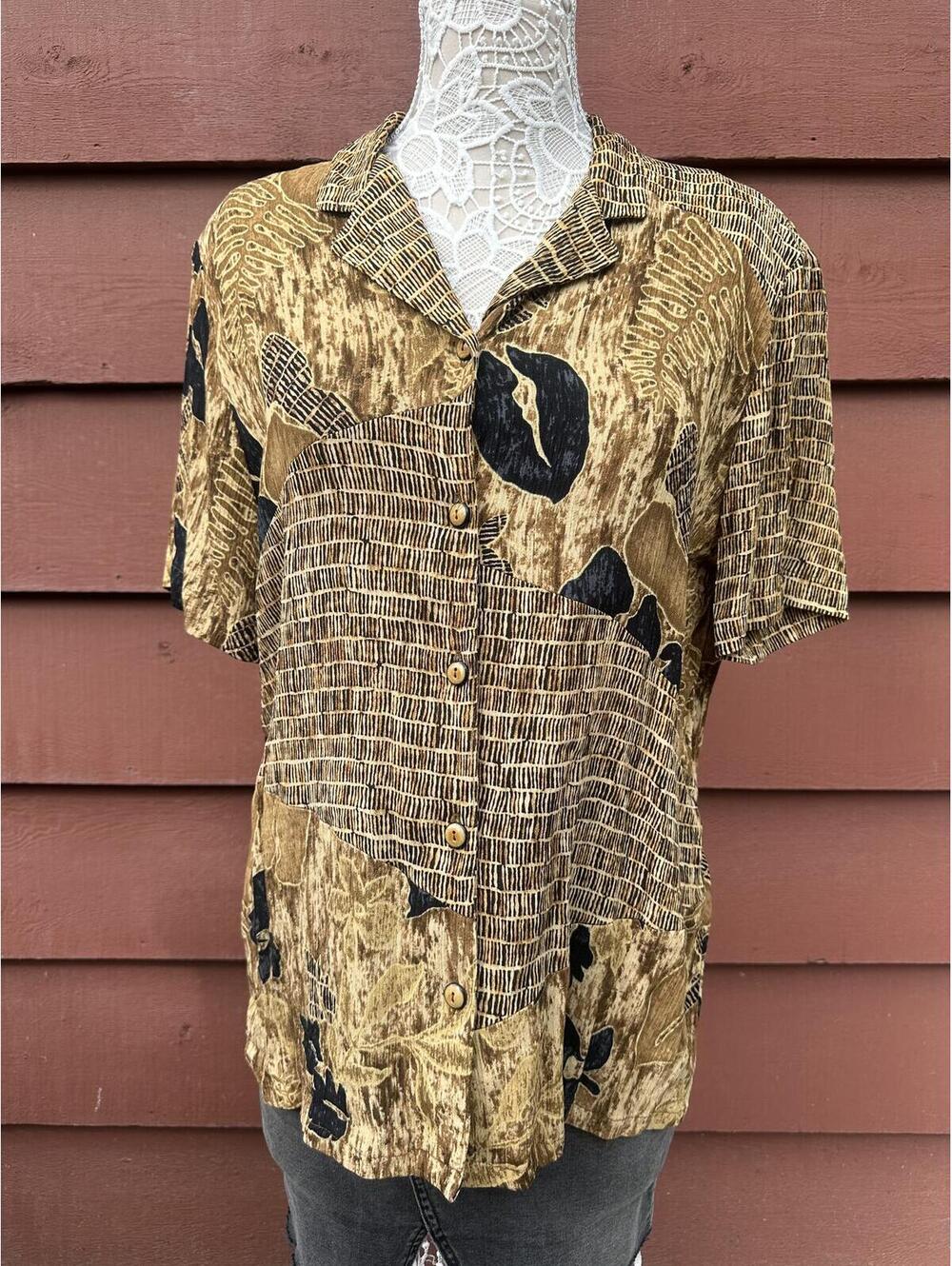C.L.C Cricket Lane Collection Vintage Short Sleeve Button Up Shirt